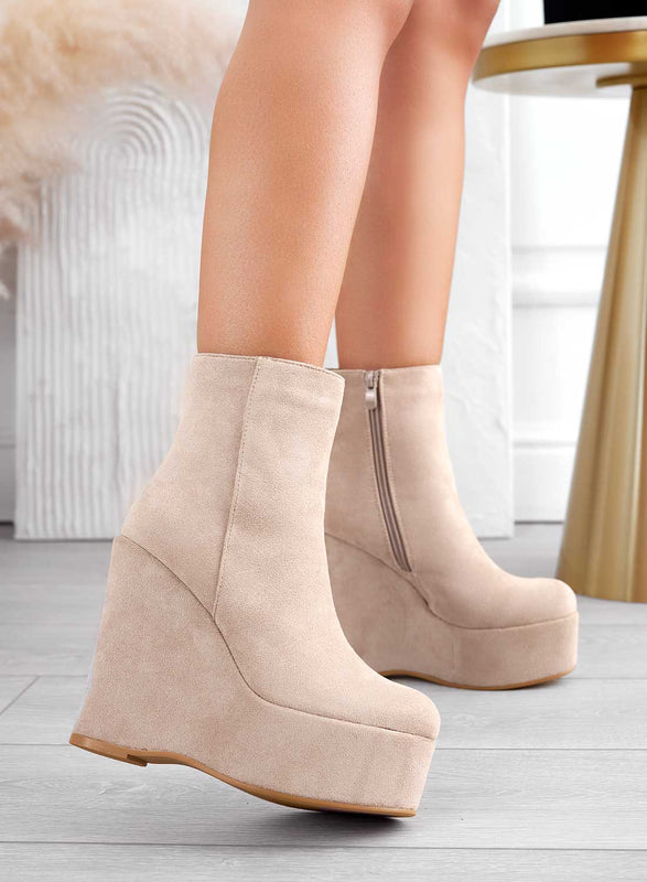 Bottines beige en daim avec semelle compensée