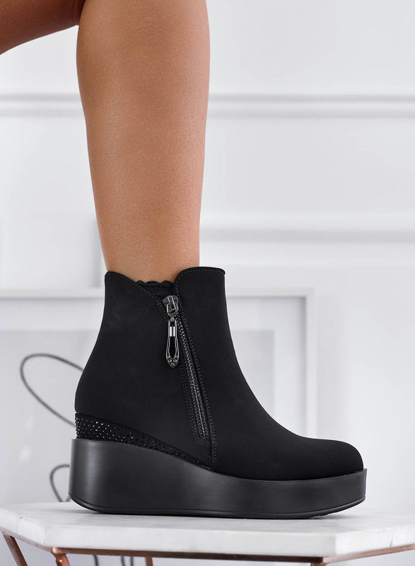 Bottines noires à semelle compensée et fermeture éclair latérale