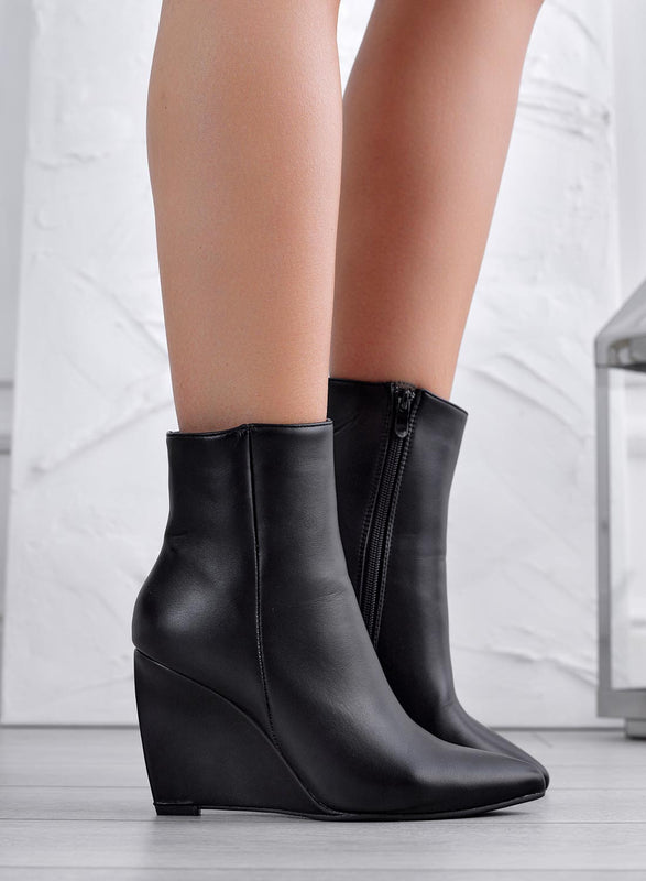 CINDY - Black ankle boots with wedge