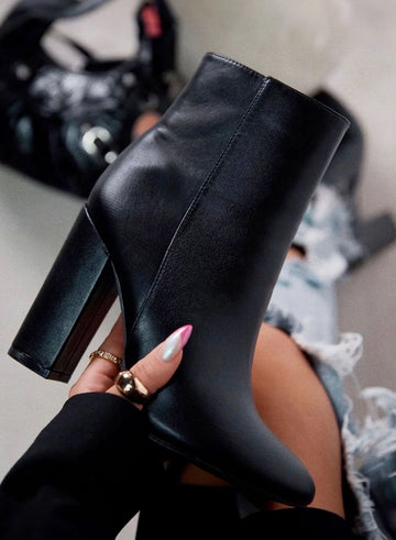DORIS - Black ankle boots in faux leather with high heel