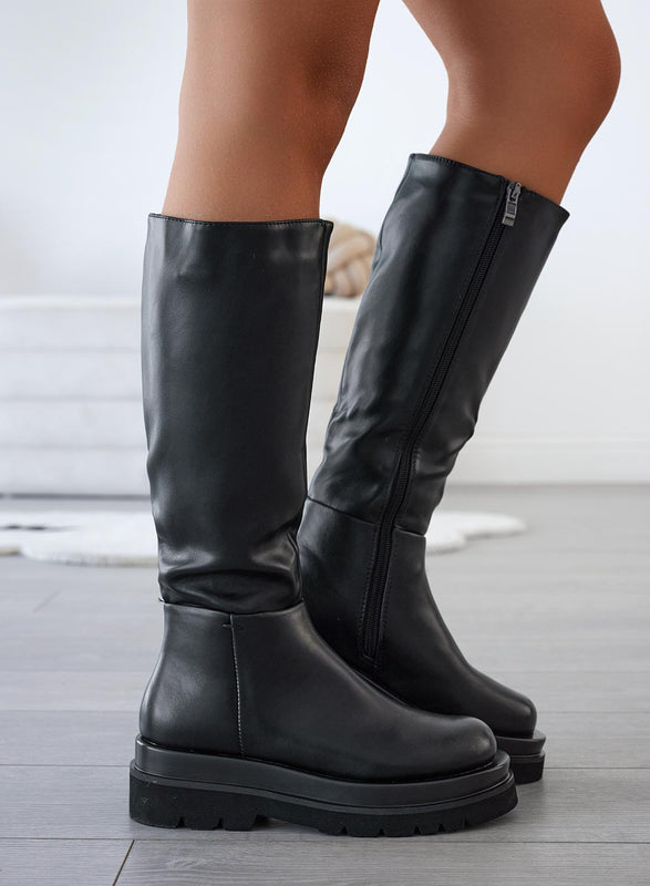 CLARKE - Black faux leather boots