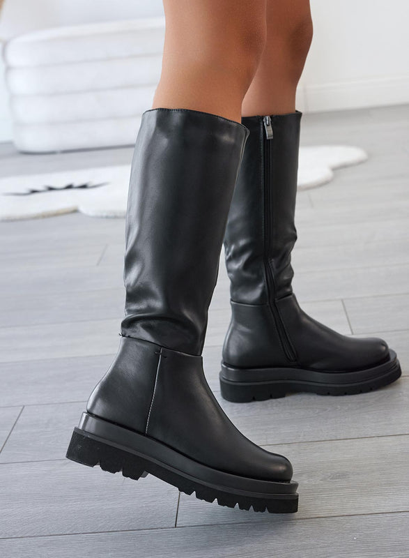 CLARKE - Black faux leather boots