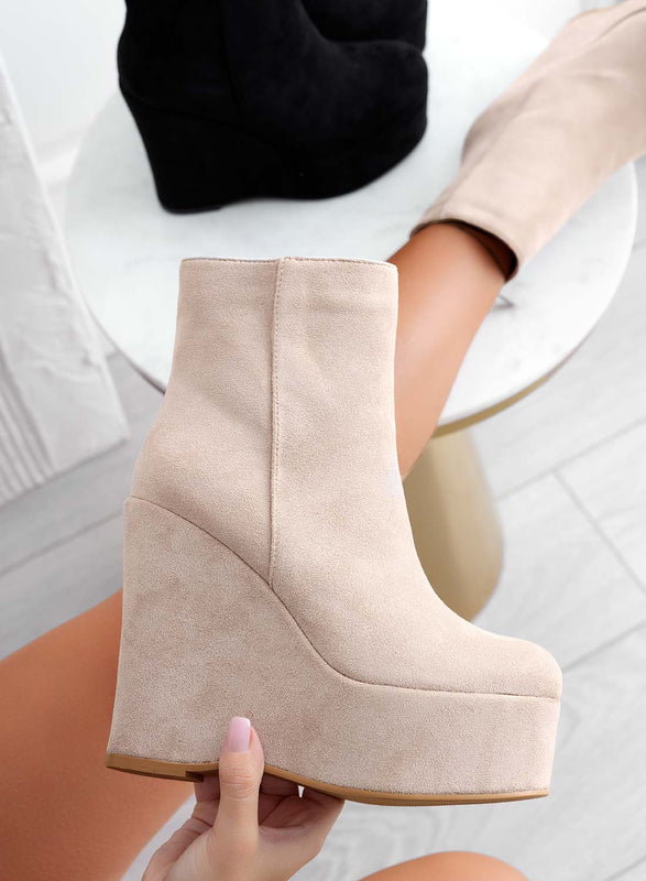 Bottines beige en daim avec semelle compensée