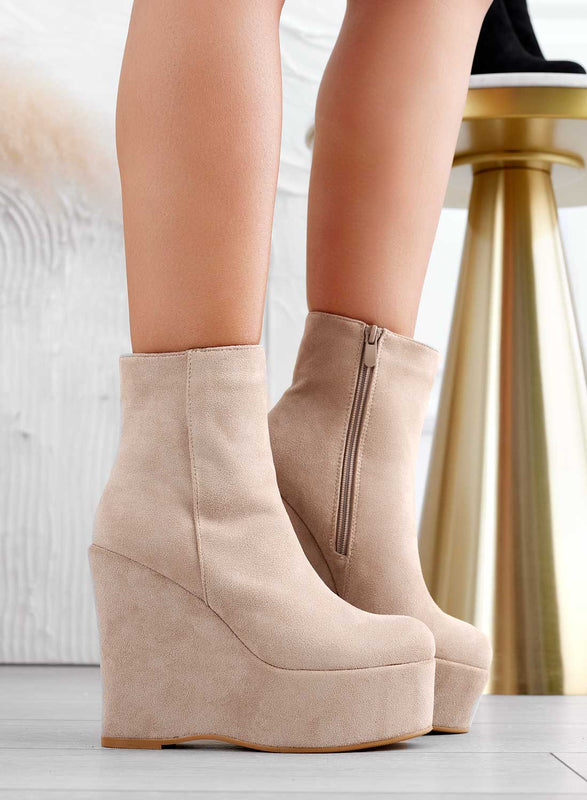 Bottines beige en daim avec semelle compensée