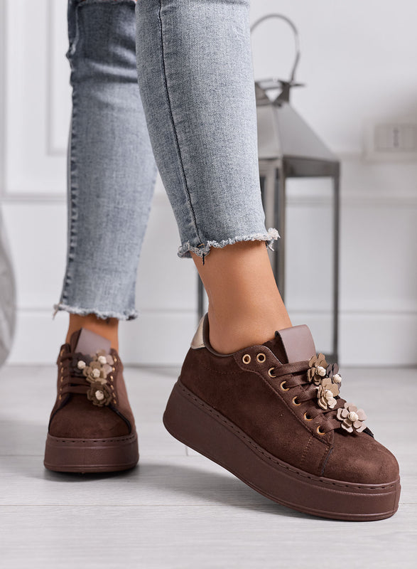 PAIGE - Sneakers donna marroni con fiori sui lacci