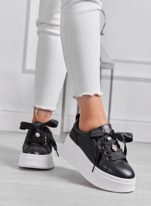 MANDY - Sneakers donna Alexoo nere con fiocco e gioiello