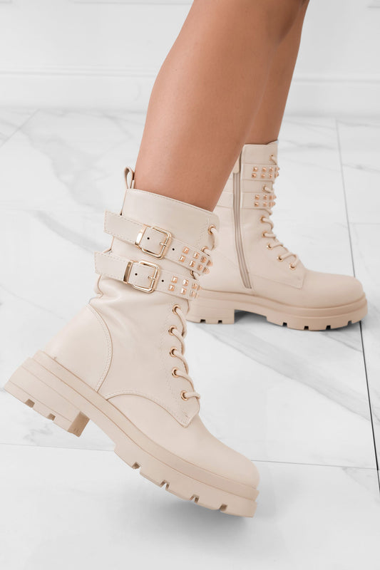 NEVIA - Green ankle boots with studs and buckles