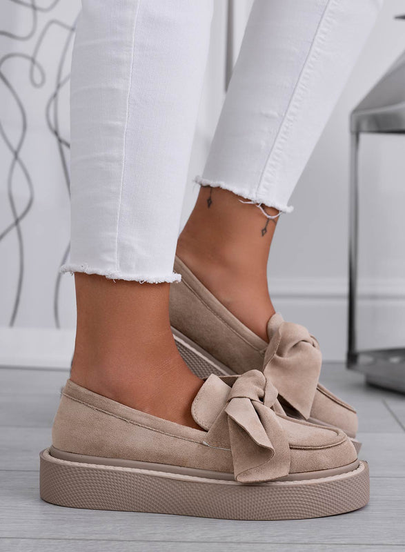 ADRIANA - Beige suede loafers with bow