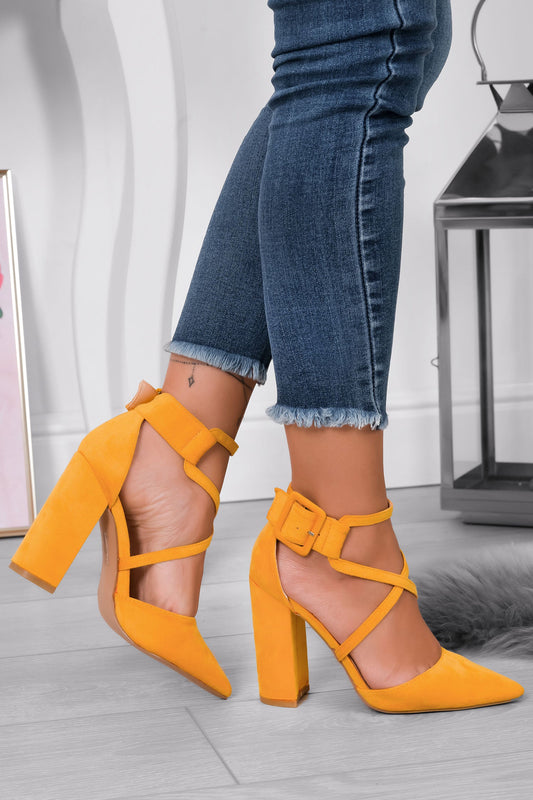 GLOBAL - Yellow suede pumps with block heel