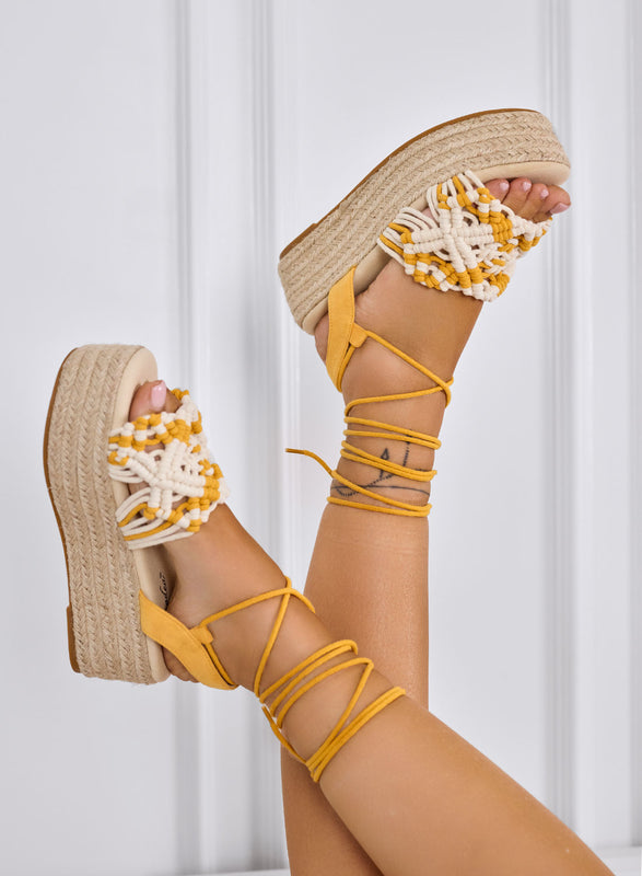 ROBIN - Sandales espadrilles jaunes à semelle compensée et tressage macramé