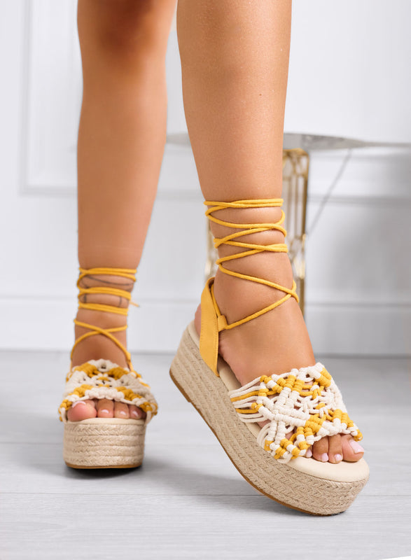 ROBIN - Sandales espadrilles jaunes à semelle compensée et tressage macramé