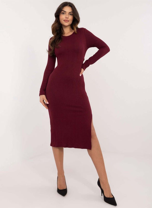 Burgundy ribbed midi dress with a side slit