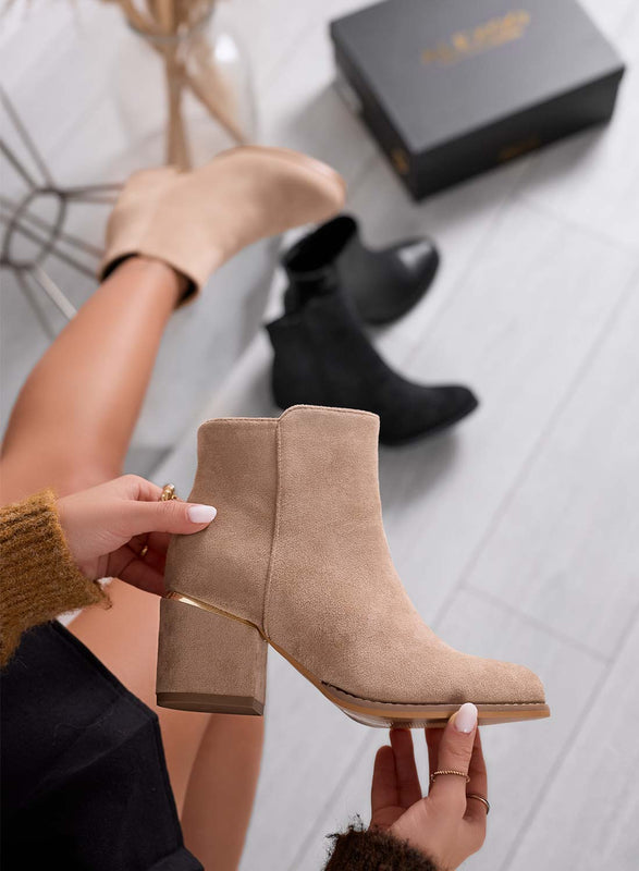 DARIA - Botines fango Alexoo con tacón cómodo