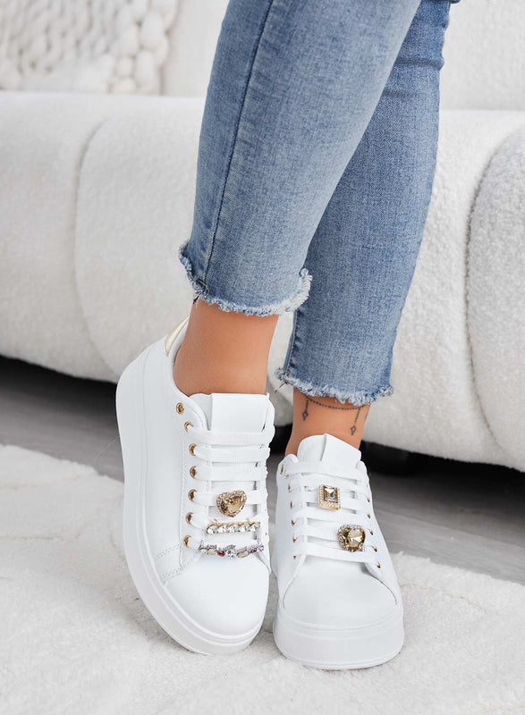 AMIS - White sneakers with gold back and jewel applications