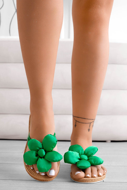Sandales tongs plats verts avec fleur appliquée