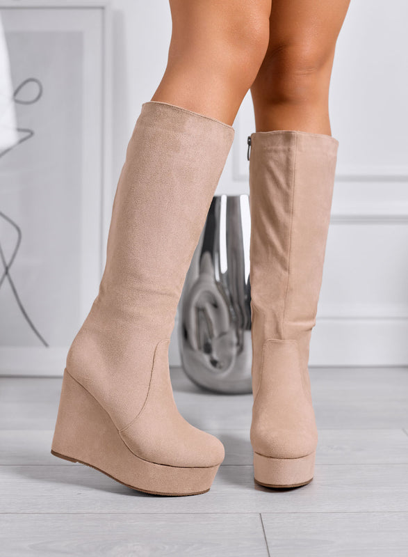 REGINA - Beige suede wedge boots