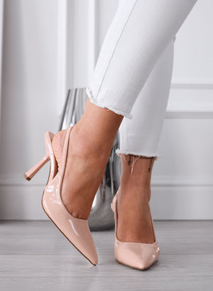NAOMI - Zapatos destalonados nude de charol con punta y tacón