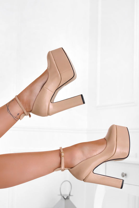 MARYLIN - Beige patent leather pump with strap and high heel