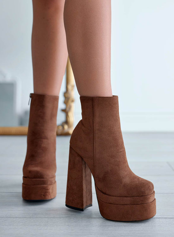 AVRIL - Alexoo camel ankle boots with high heel