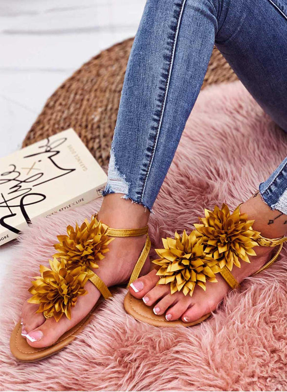CONNIE - Sandalias de dedo amarillas de raso con flor aplicada