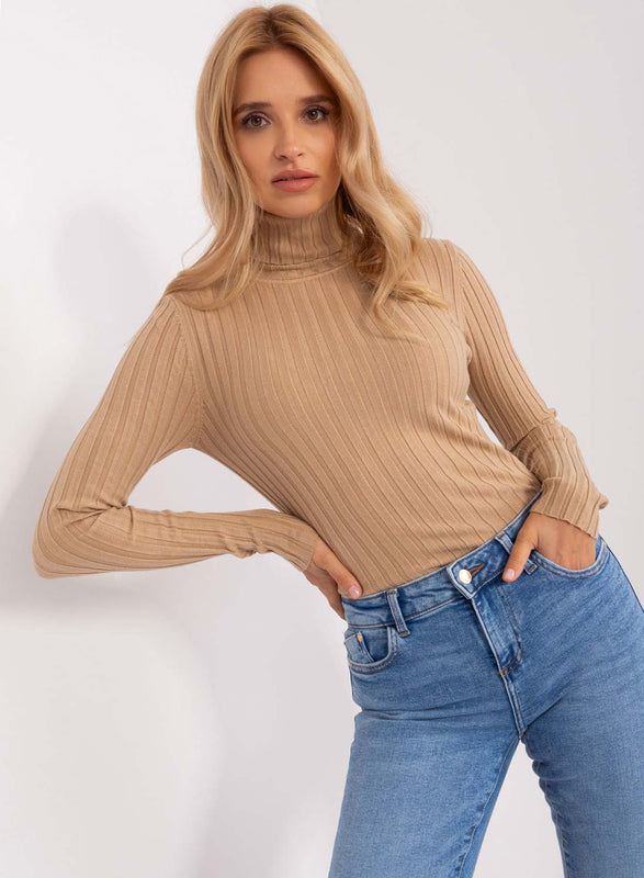 Pull côtelé couleur boue à col montant