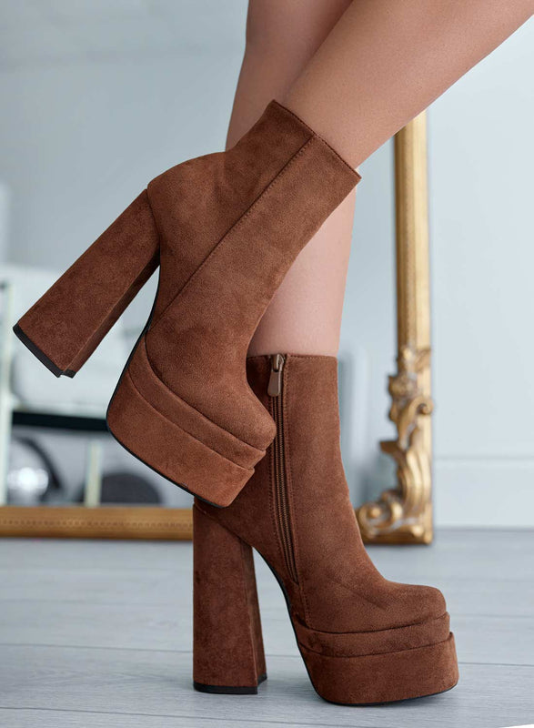 AVRIL - Alexoo camel ankle boots with high heel