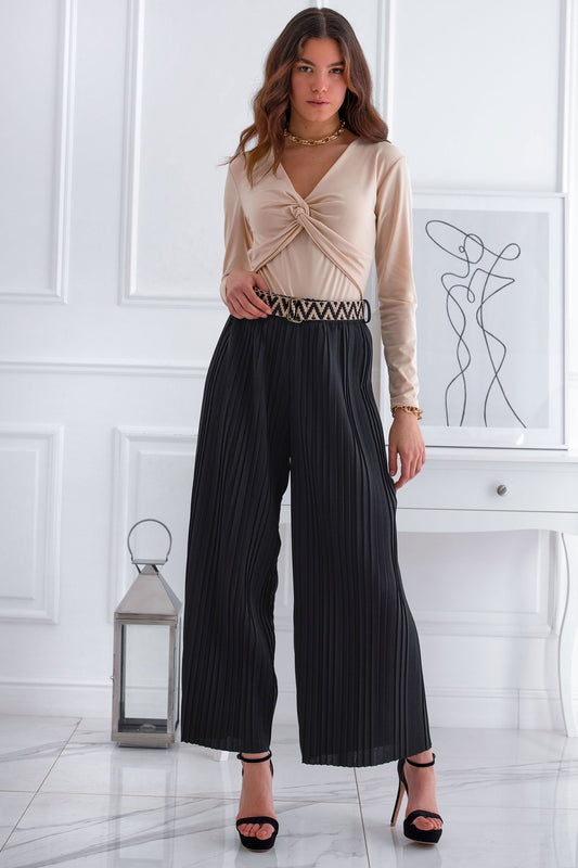 Pleated black trousers with belt