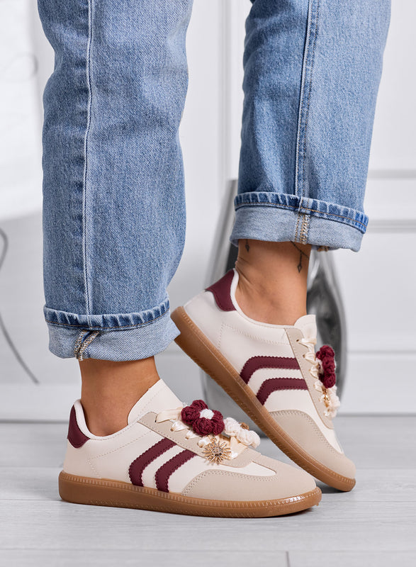 MELISSA - Zapatillas beige y burdeos con flores de crochet