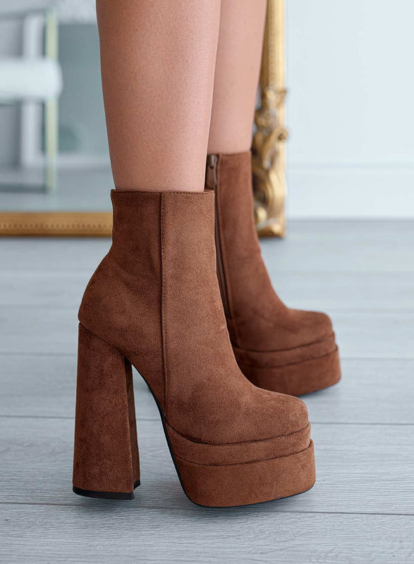 AVRIL - Alexoo camel ankle boots with high heel