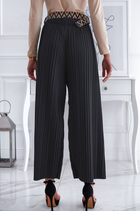 Pleated black trousers with belt