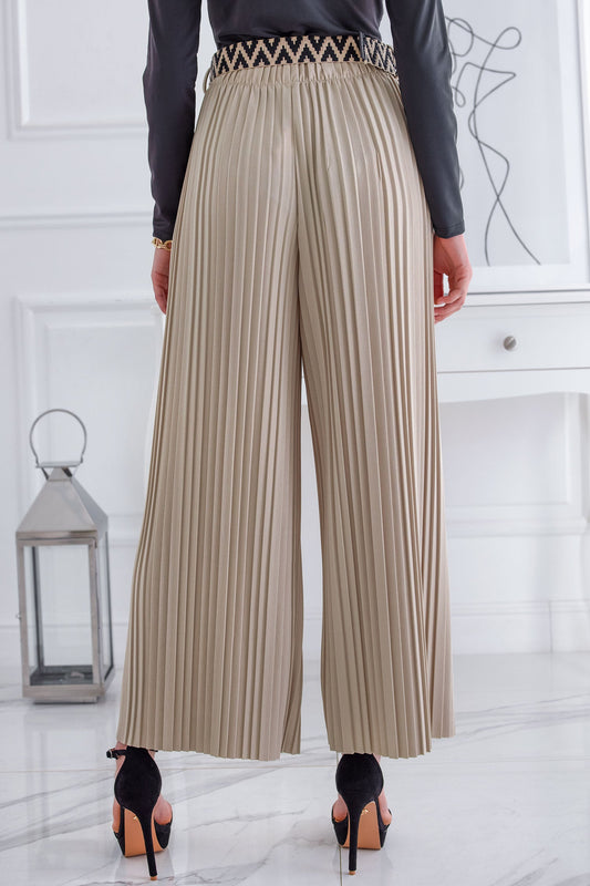 Pleated beige trousers with belt