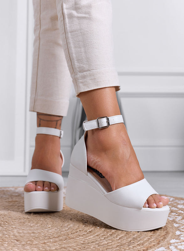 PENNY - Sandalias blancas de plataforma con correa al tobillo