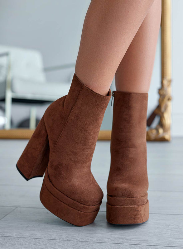 AVRIL - Alexoo camel ankle boots with high heel