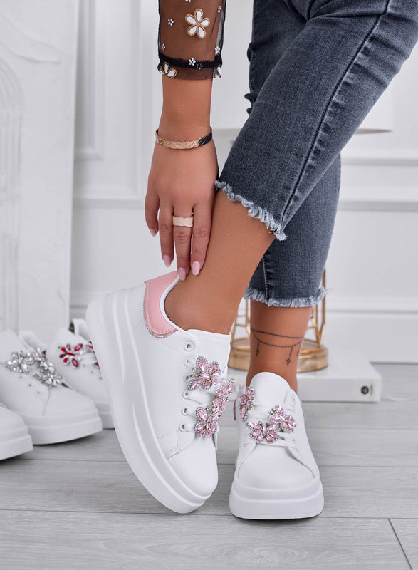 IRENE - Baskets blanches avec talon rose et papillons bijoux