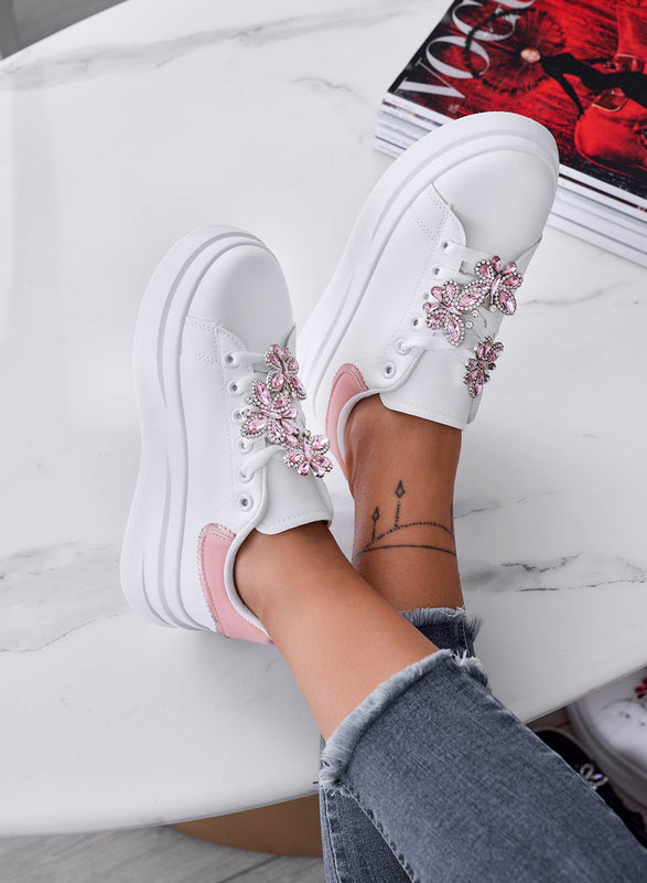 IRENE - Baskets blanches avec talon rose et papillons bijoux
