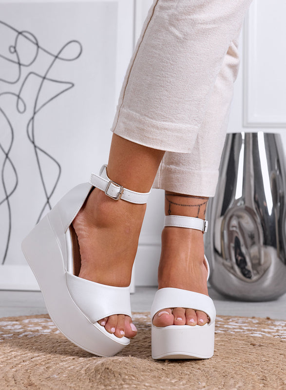 PENNY - Sandalias blancas de plataforma con correa al tobillo