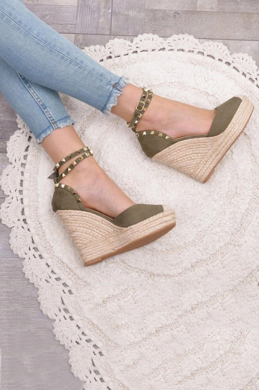 GARRIK - Green sandals with wedge and studs