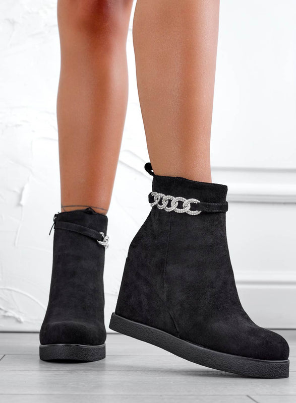 FABRIZIA - Black ankle boots with wedge and jewel chain