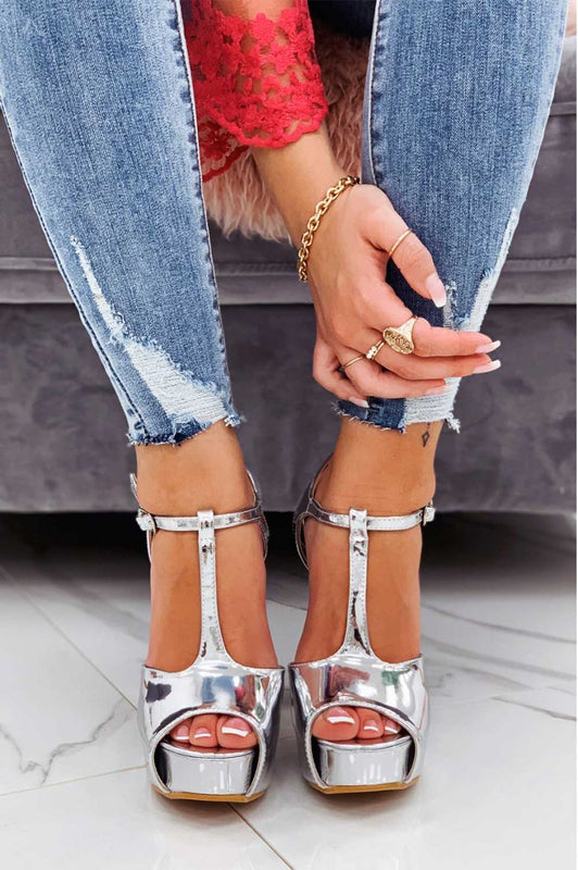 SMITH - Silver patent leather sandals with T-straps
