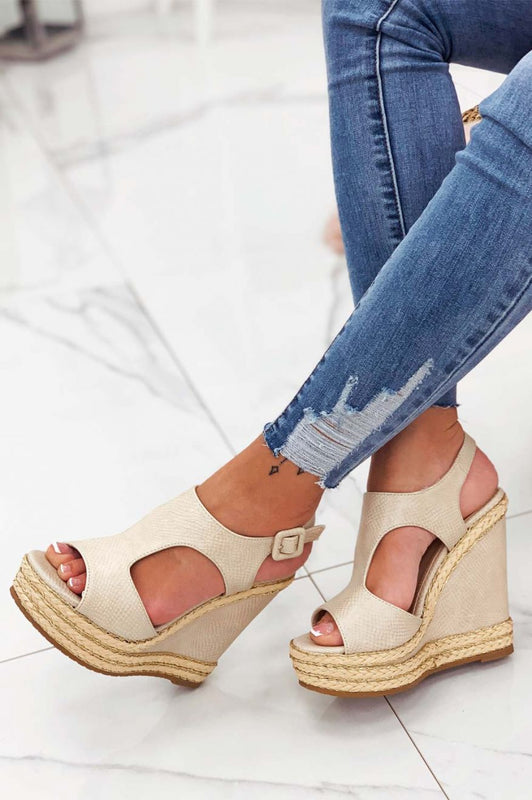 JODI - Beige sandals with wedge and golden details