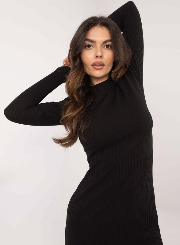 Robe longue noire côtelée avec fente latérale