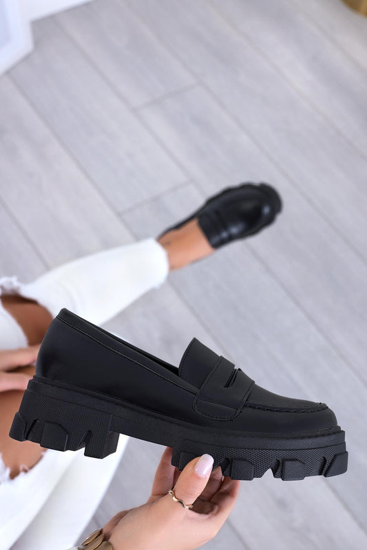JONES - Black loafers with lug sole