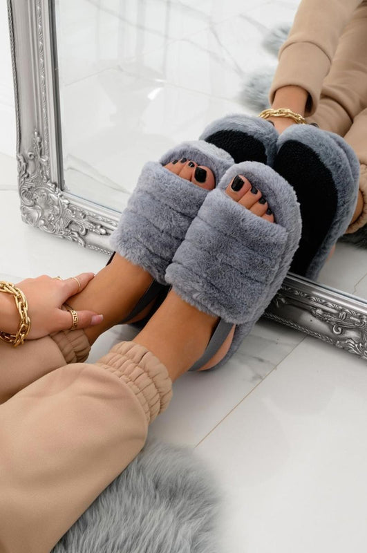 DAINA - Light grey faux fur slippers with elastic band