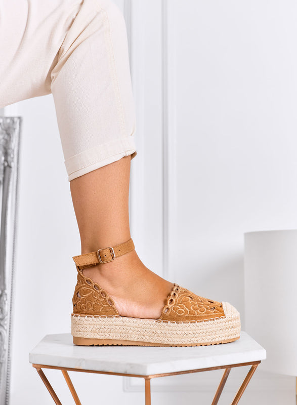 CRISTY - Espadrilles camel brodées avec bride à la cheville et semelle plateforme en corde