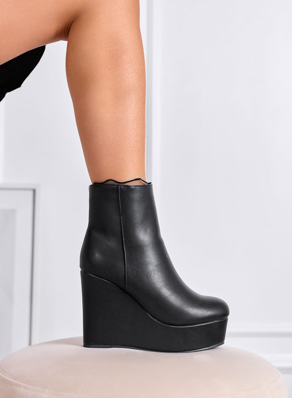 SERENA - Black ankle boots with wedge heel
