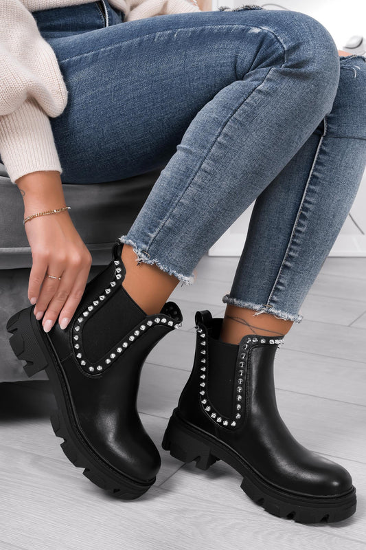 IGGY - Black ankle boots with sidespring and studs