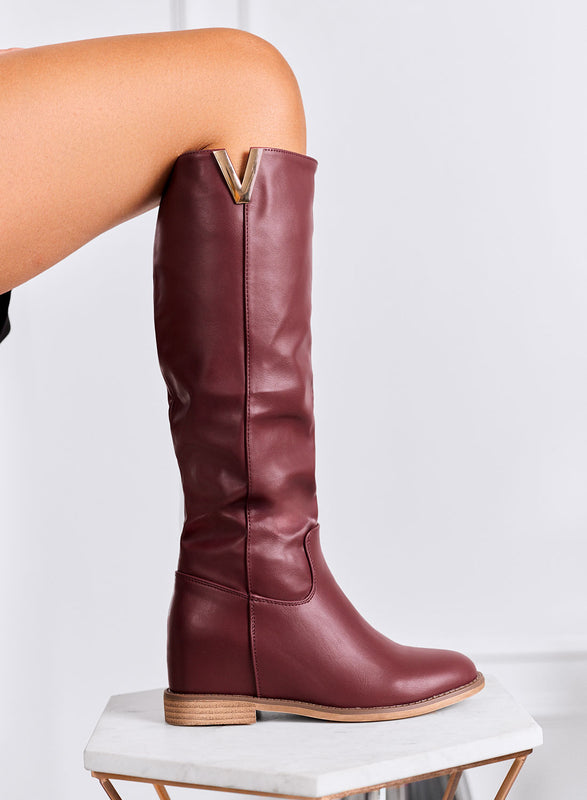 RANDA - Bordeaux faux leather boots with V detail and internal wedge