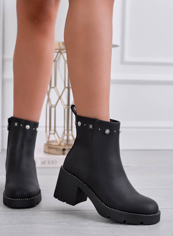 ALBERTA - Black ankle boots with a comfortable heel and studs