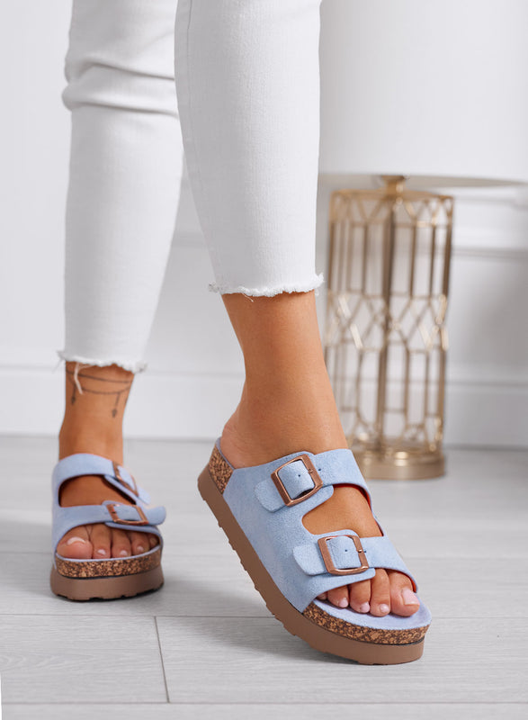 INES - Sandali Ciabatte azzurre in camoscio con fibbie e suola comfort in sughero