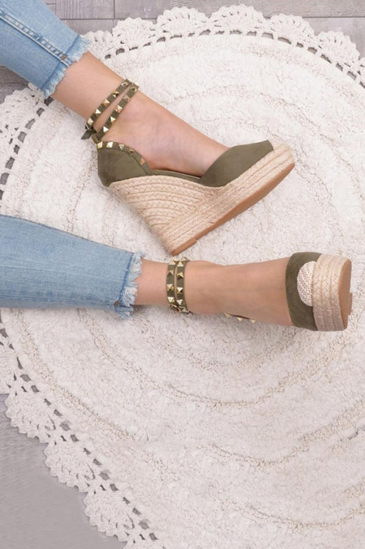 GARRIK - Green sandals with wedge and studs
